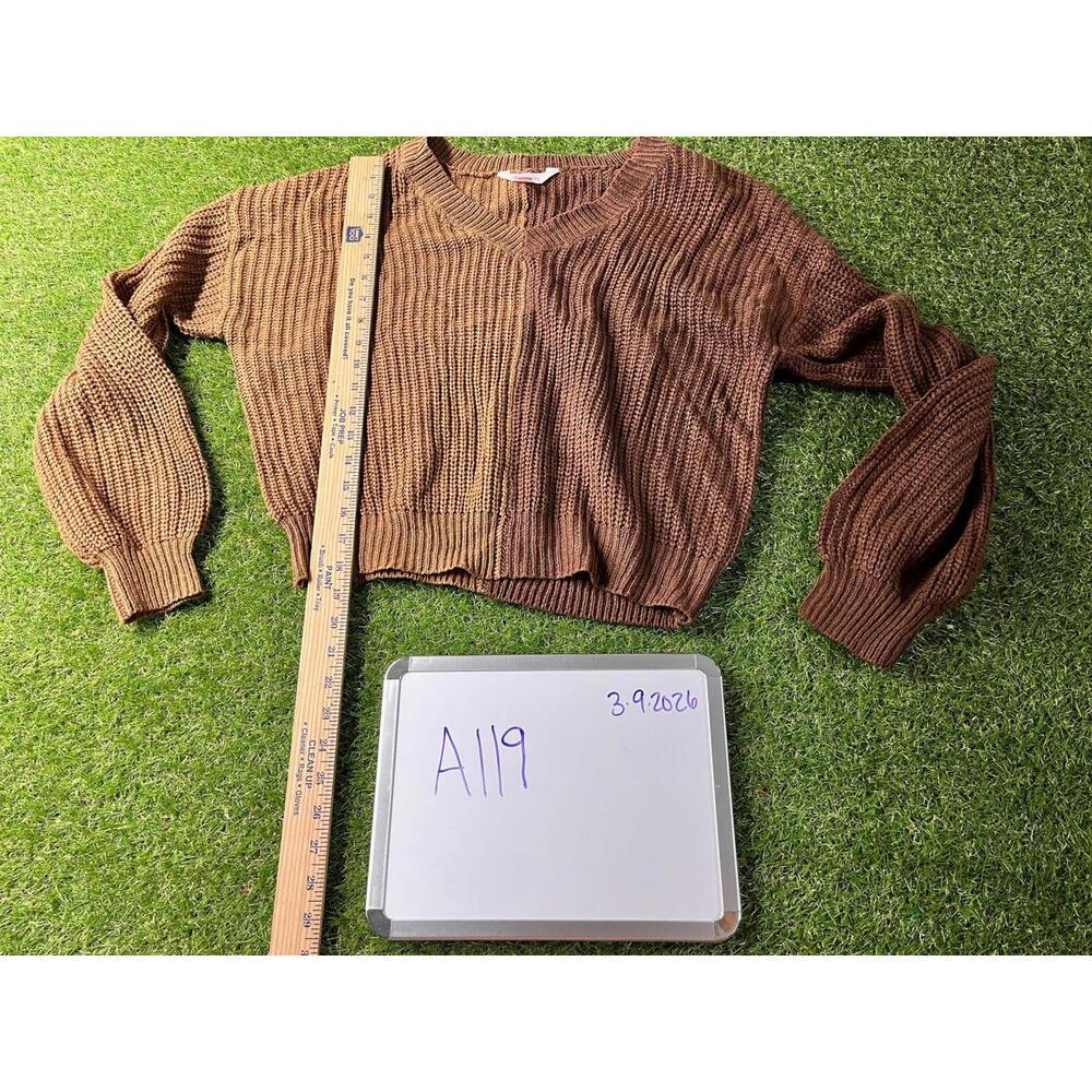 No Boundaries Medium Two-Tone Brown Knit‎ Sweater